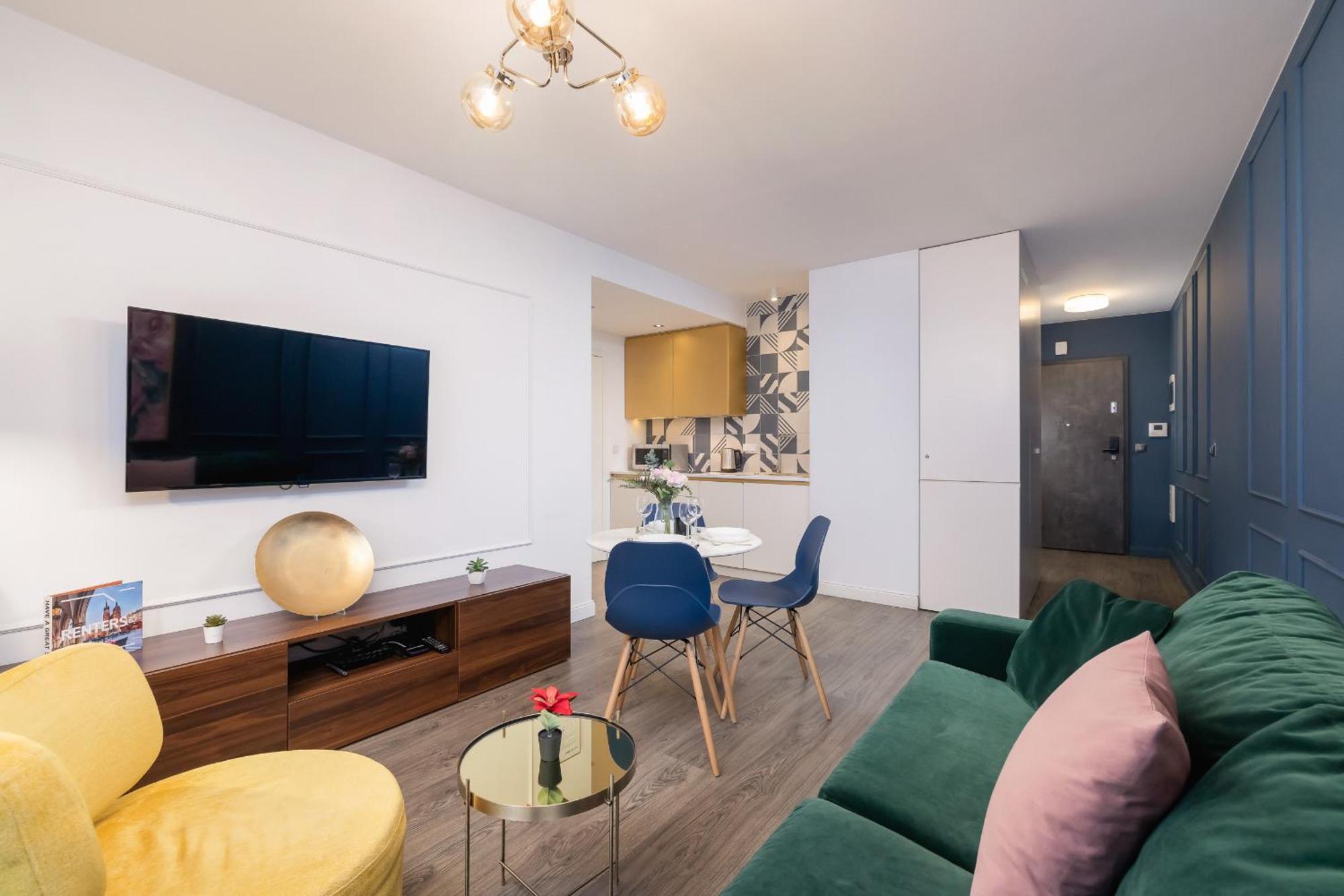 Blue And Green Apartment With Bright Pink Bedroom In Krakow By Noclegi Renters Экстерьер фото