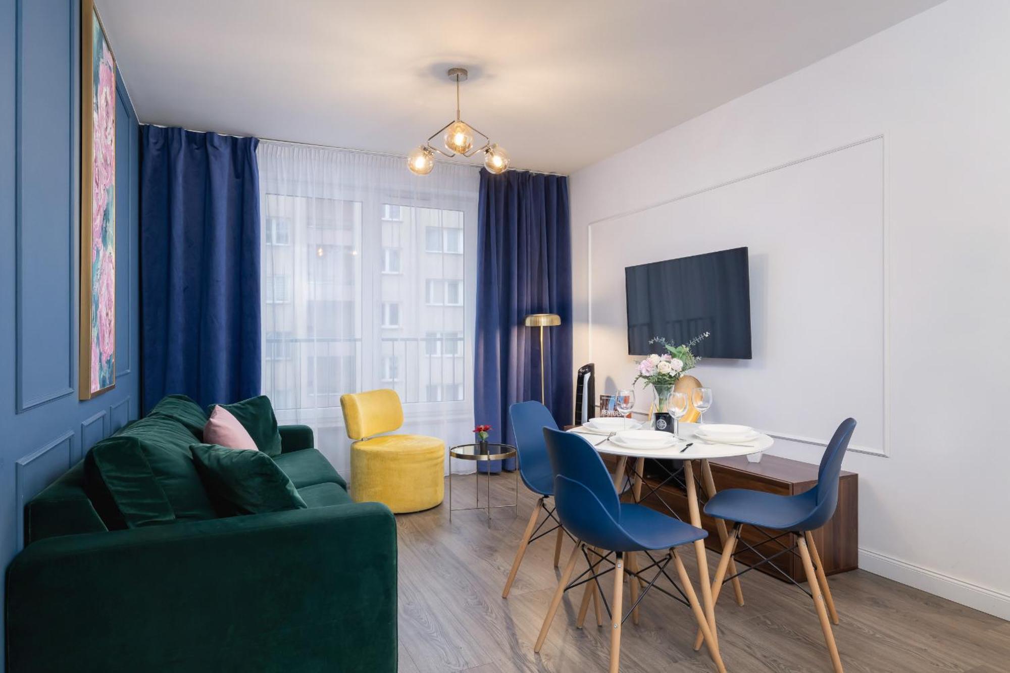 Blue And Green Apartment With Bright Pink Bedroom In Krakow By Noclegi Renters Экстерьер фото