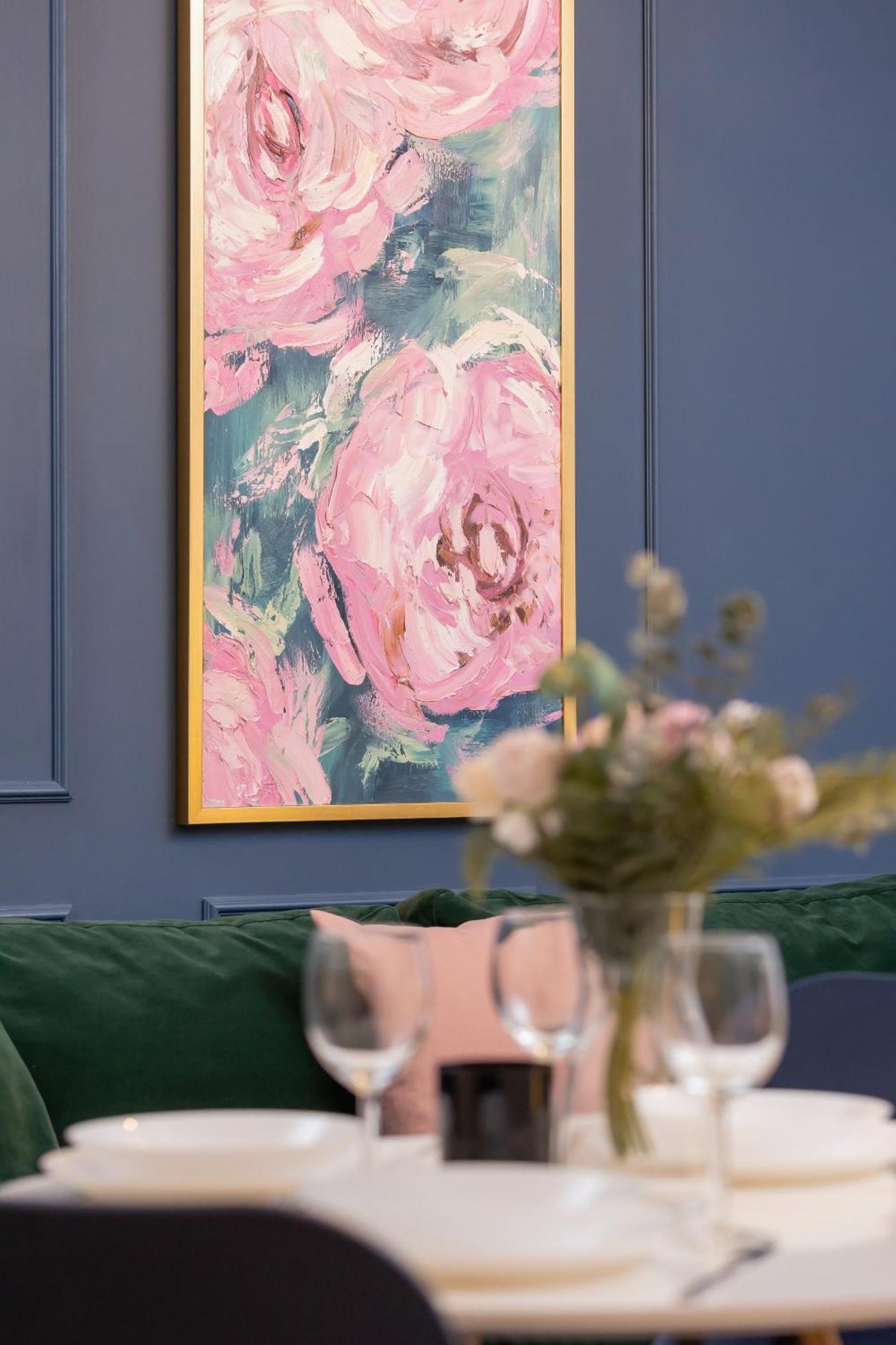 Blue And Green Apartment With Bright Pink Bedroom In Krakow By Noclegi Renters Экстерьер фото