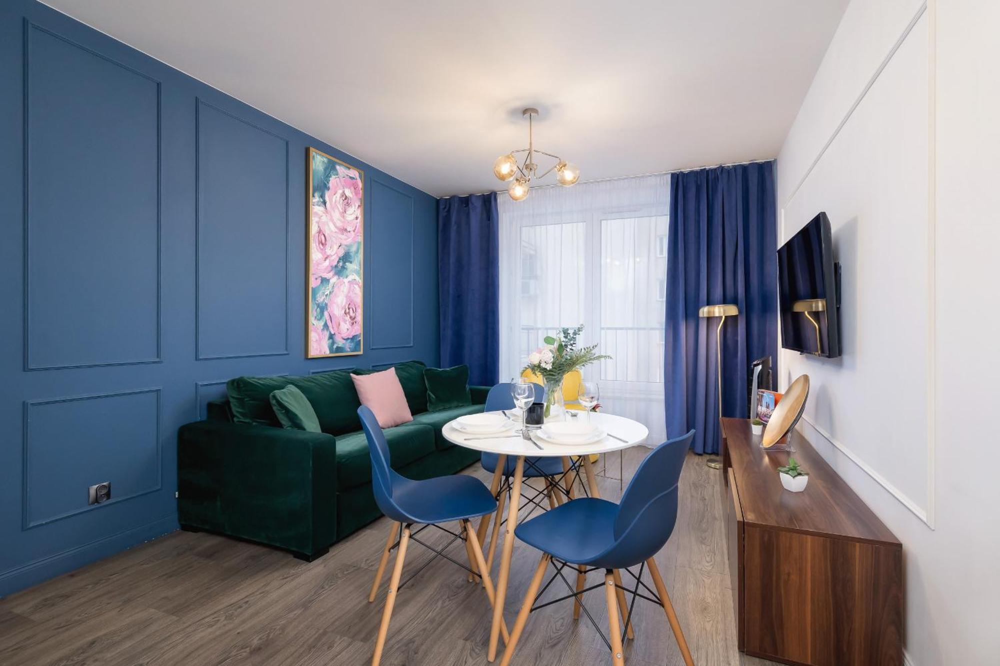 Blue And Green Apartment With Bright Pink Bedroom In Krakow By Noclegi Renters Экстерьер фото